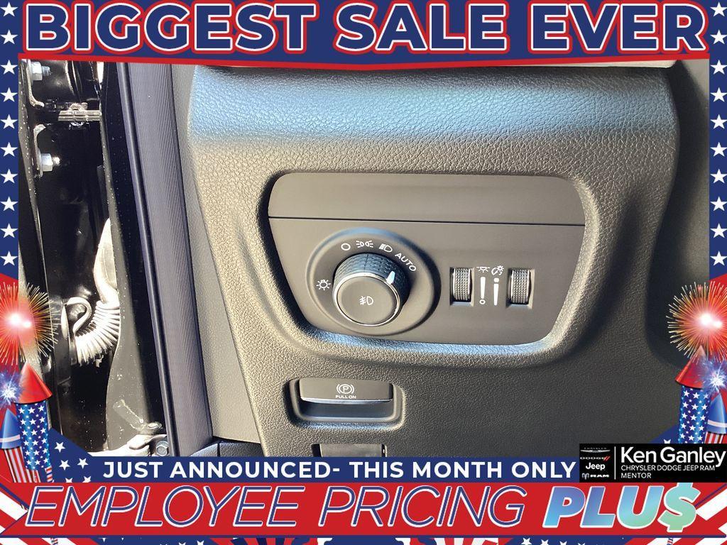 new 2025 Jeep Grand Cherokee car, priced at $47,676
