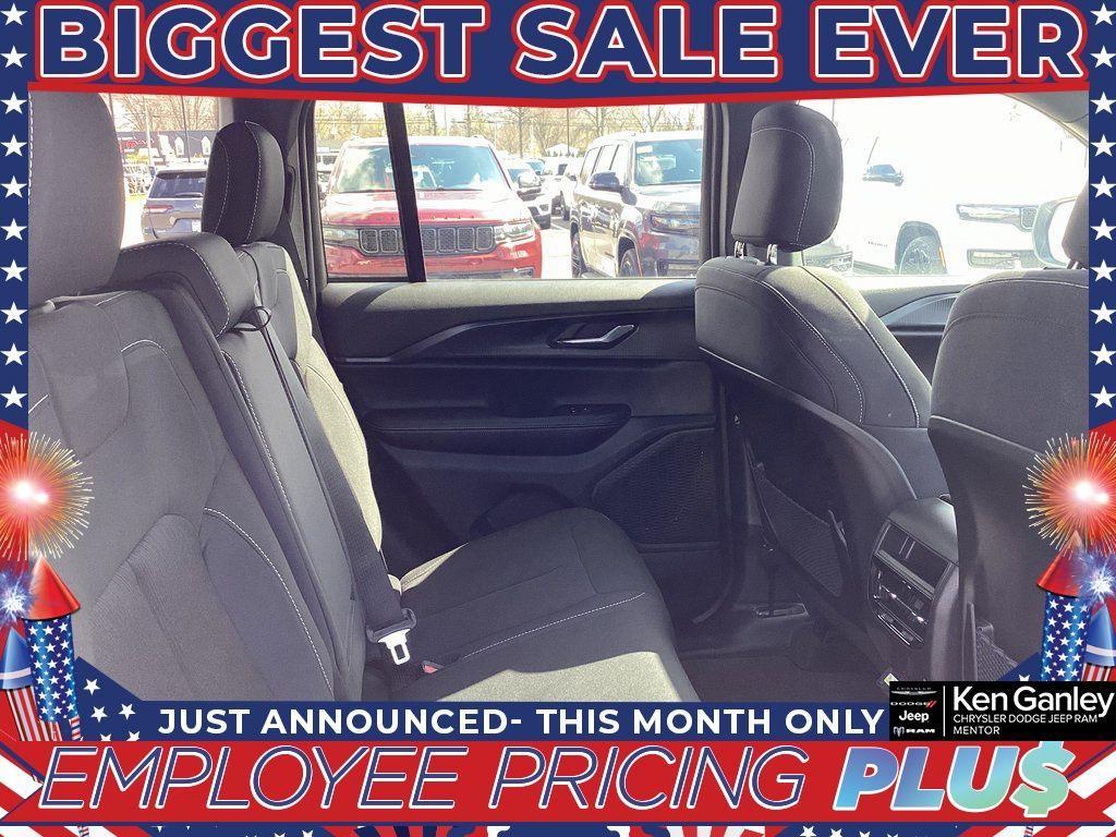 new 2025 Jeep Grand Cherokee car, priced at $38,814