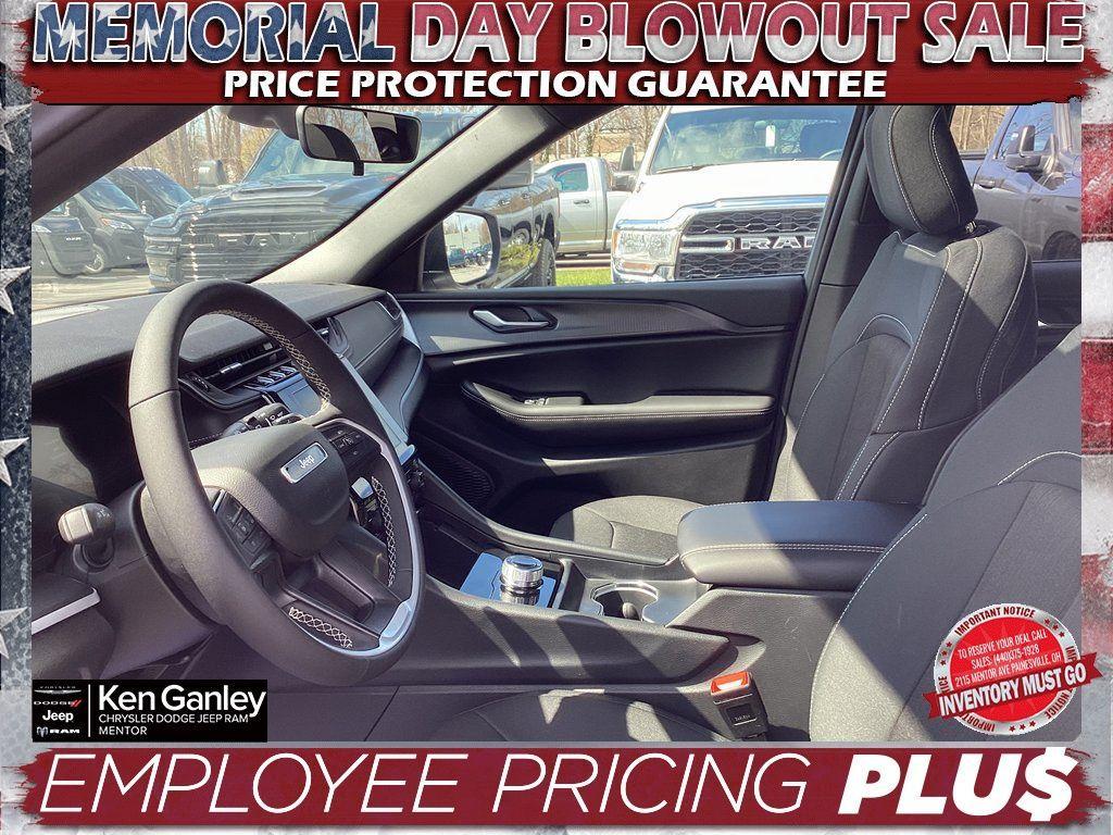 new 2025 Jeep Grand Cherokee car, priced at $38,814