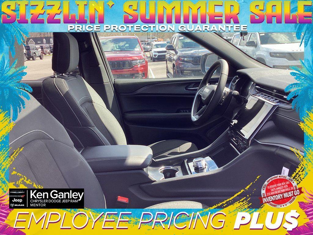 new 2025 Jeep Grand Cherokee car, priced at $38,814