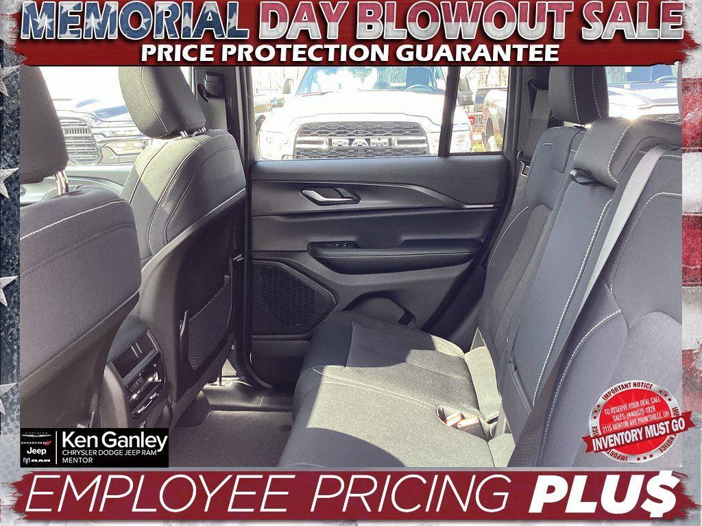 new 2025 Jeep Grand Cherokee car, priced at $38,814