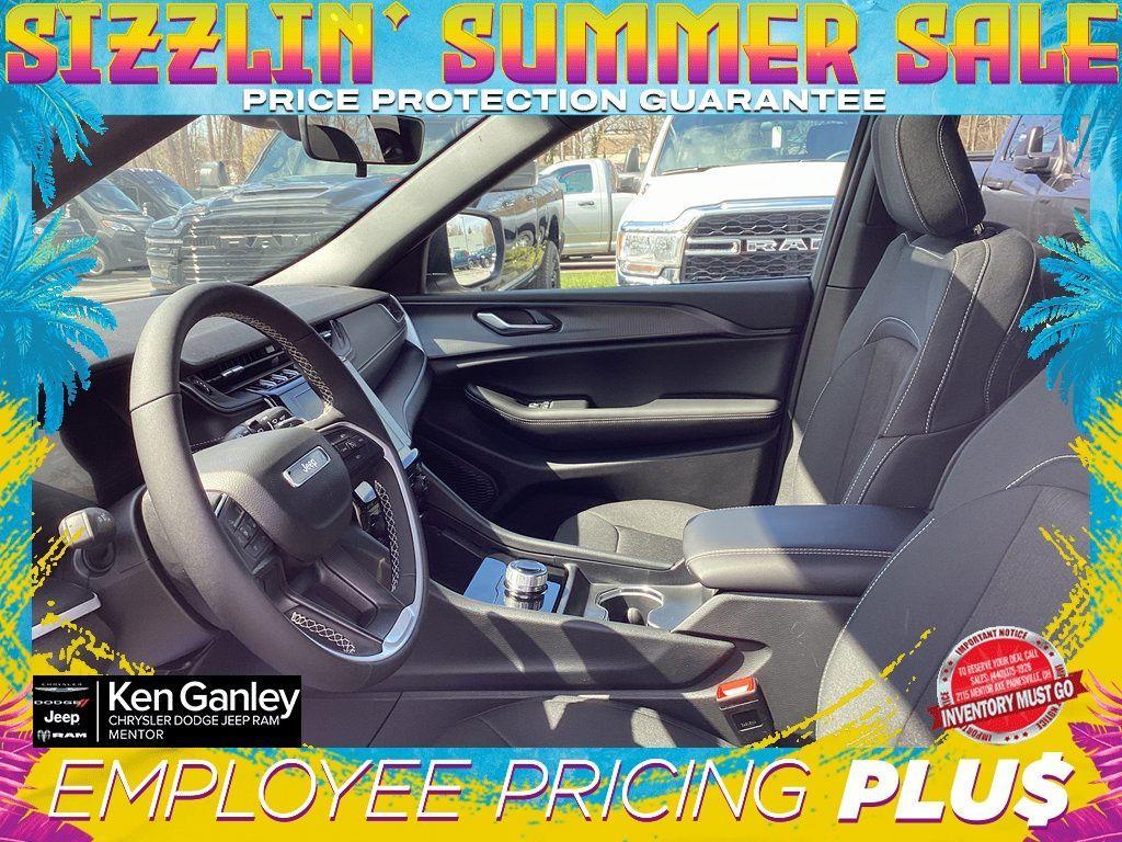 new 2025 Jeep Grand Cherokee car, priced at $38,814