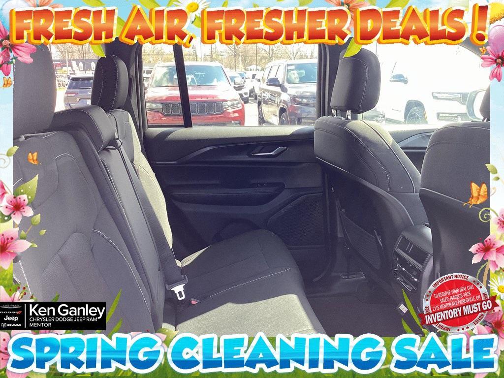 new 2025 Jeep Grand Cherokee car, priced at $38,725