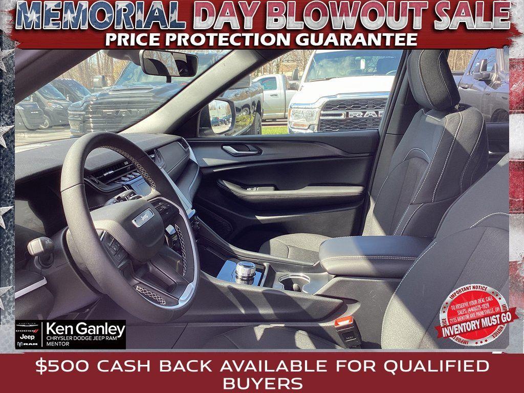 new 2025 Jeep Grand Cherokee car, priced at $38,814