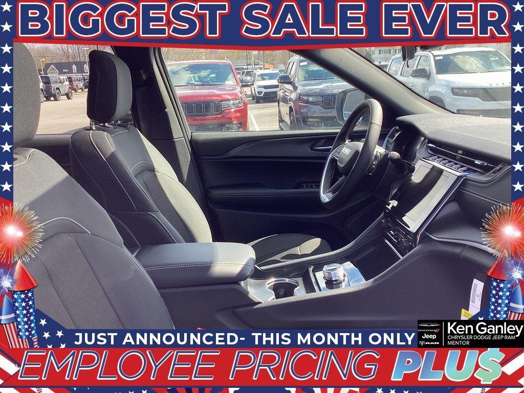new 2025 Jeep Grand Cherokee car, priced at $38,814