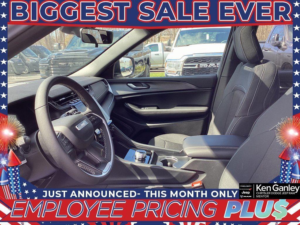 new 2025 Jeep Grand Cherokee car, priced at $38,814