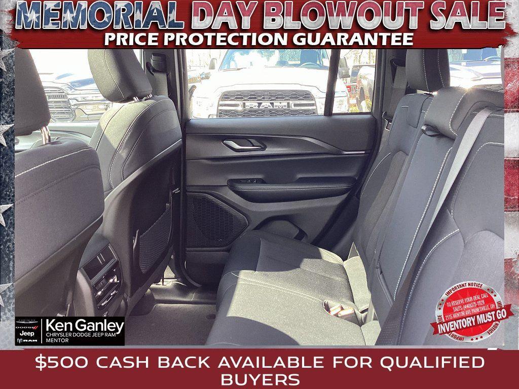new 2025 Jeep Grand Cherokee car, priced at $38,814