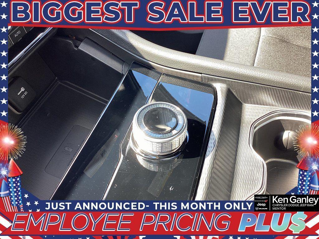 new 2025 Jeep Grand Cherokee car, priced at $38,814