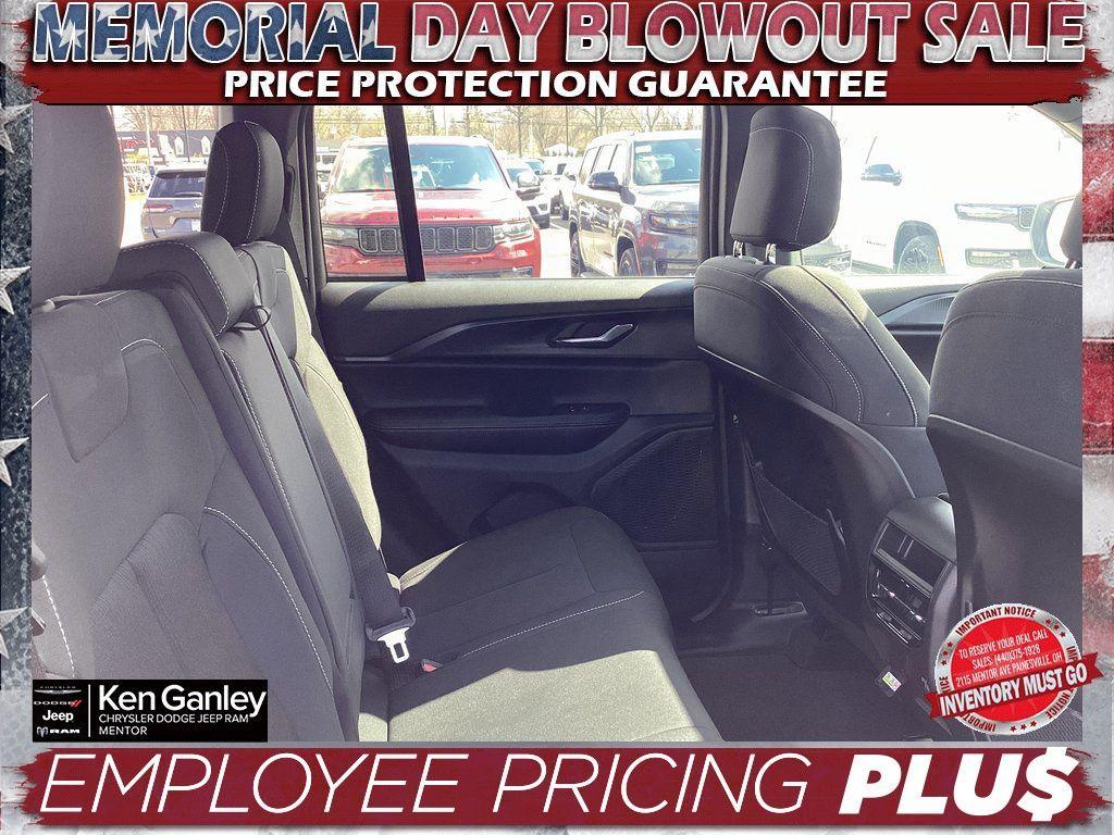 new 2025 Jeep Grand Cherokee car, priced at $38,814