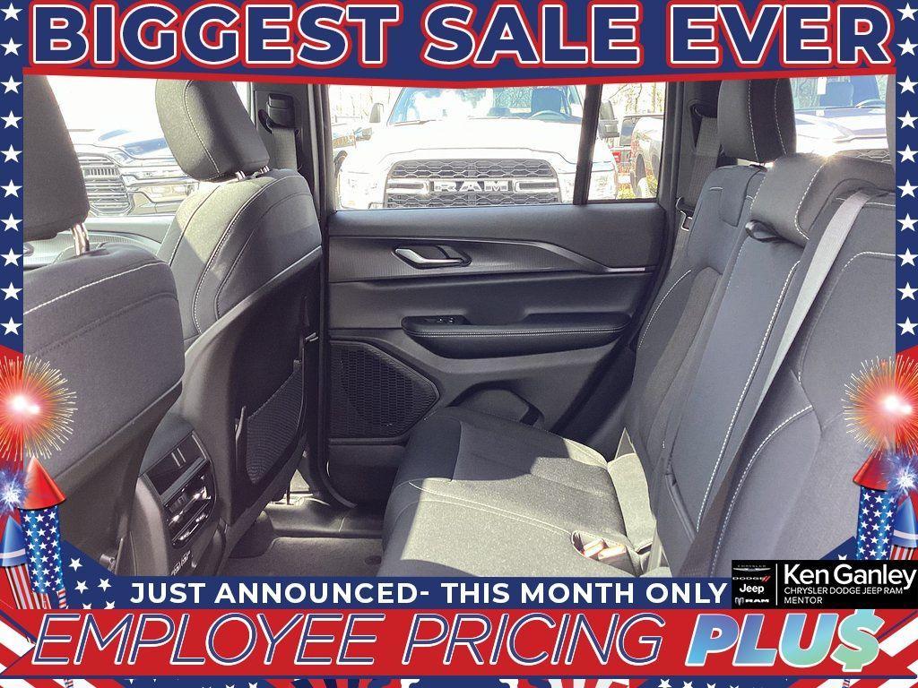 new 2025 Jeep Grand Cherokee car, priced at $38,814