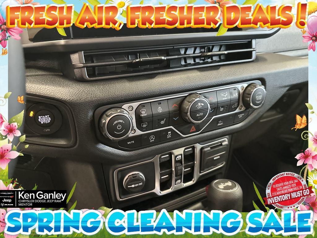 new 2025 Jeep Wrangler car, priced at $45,098
