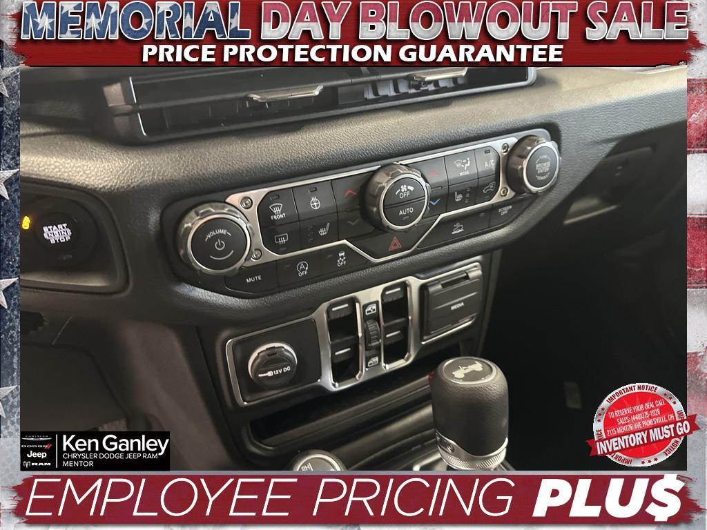 new 2025 Jeep Wrangler car, priced at $47,088