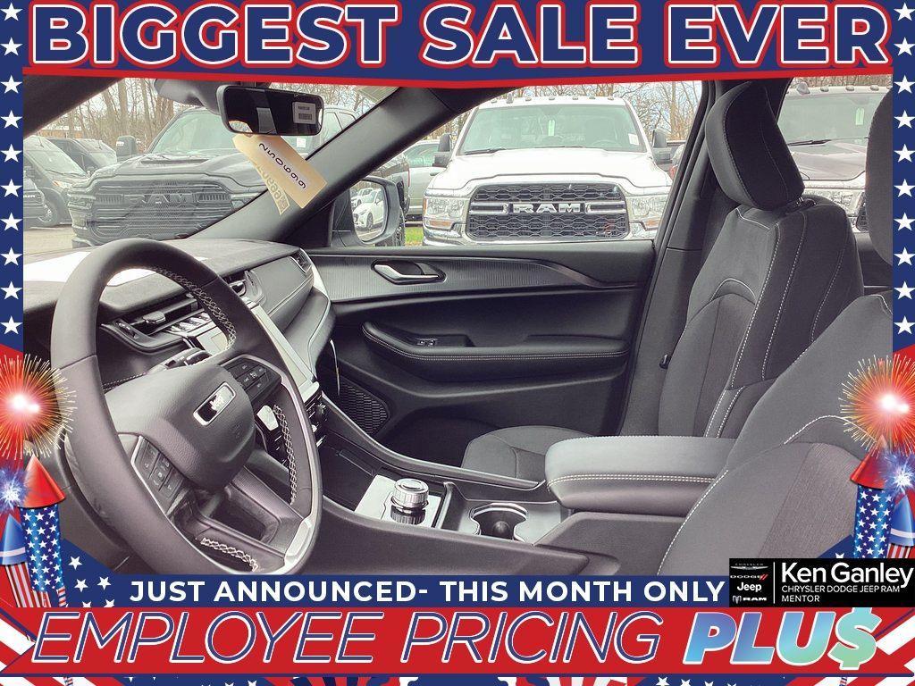 new 2025 Jeep Grand Cherokee L car, priced at $40,130