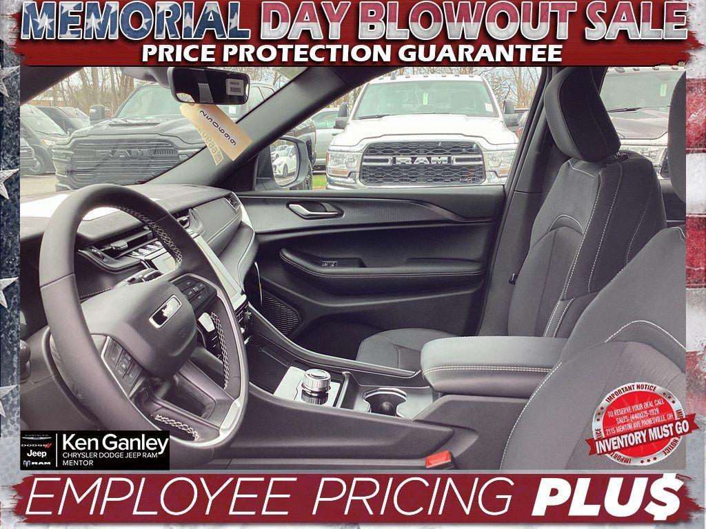 new 2025 Jeep Grand Cherokee L car, priced at $40,130