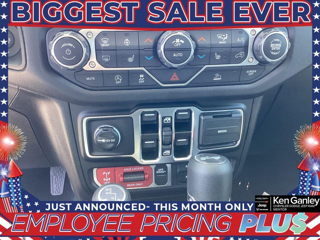 new 2025 Jeep Wrangler car, priced at $48,090