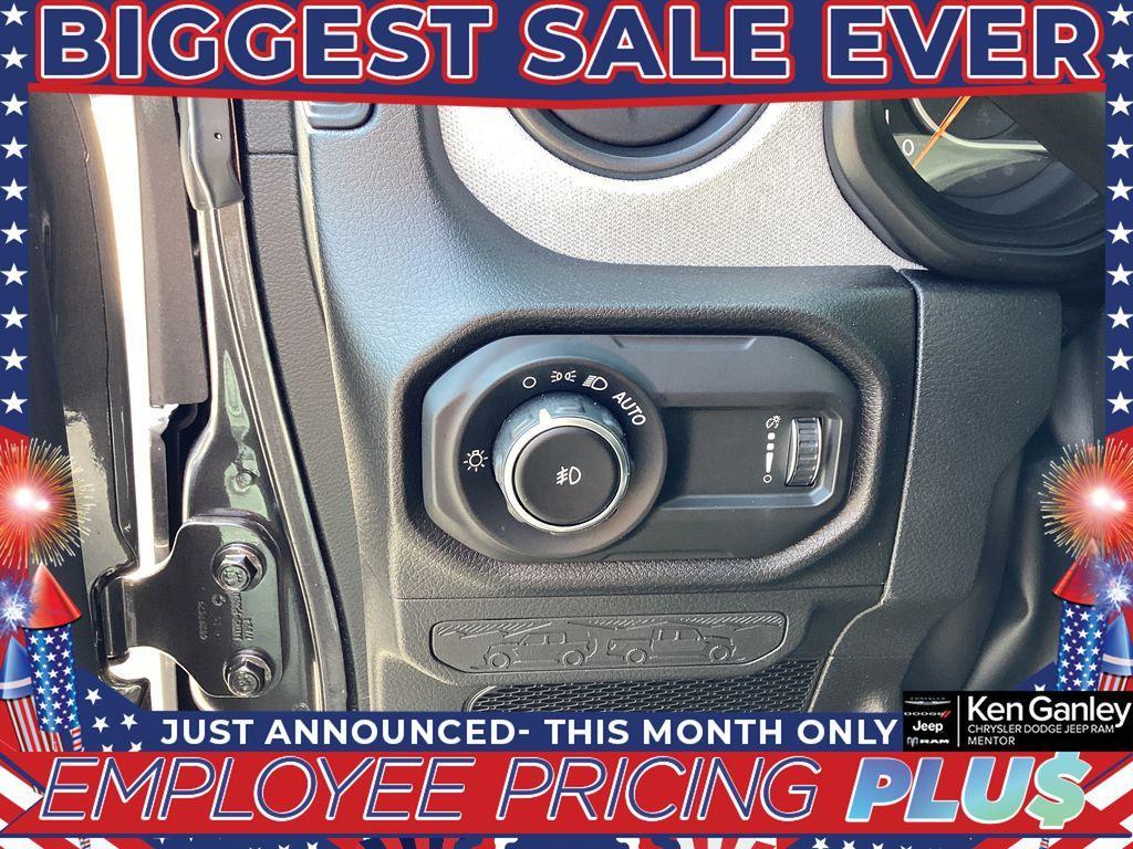 new 2025 Jeep Wrangler car, priced at $48,090