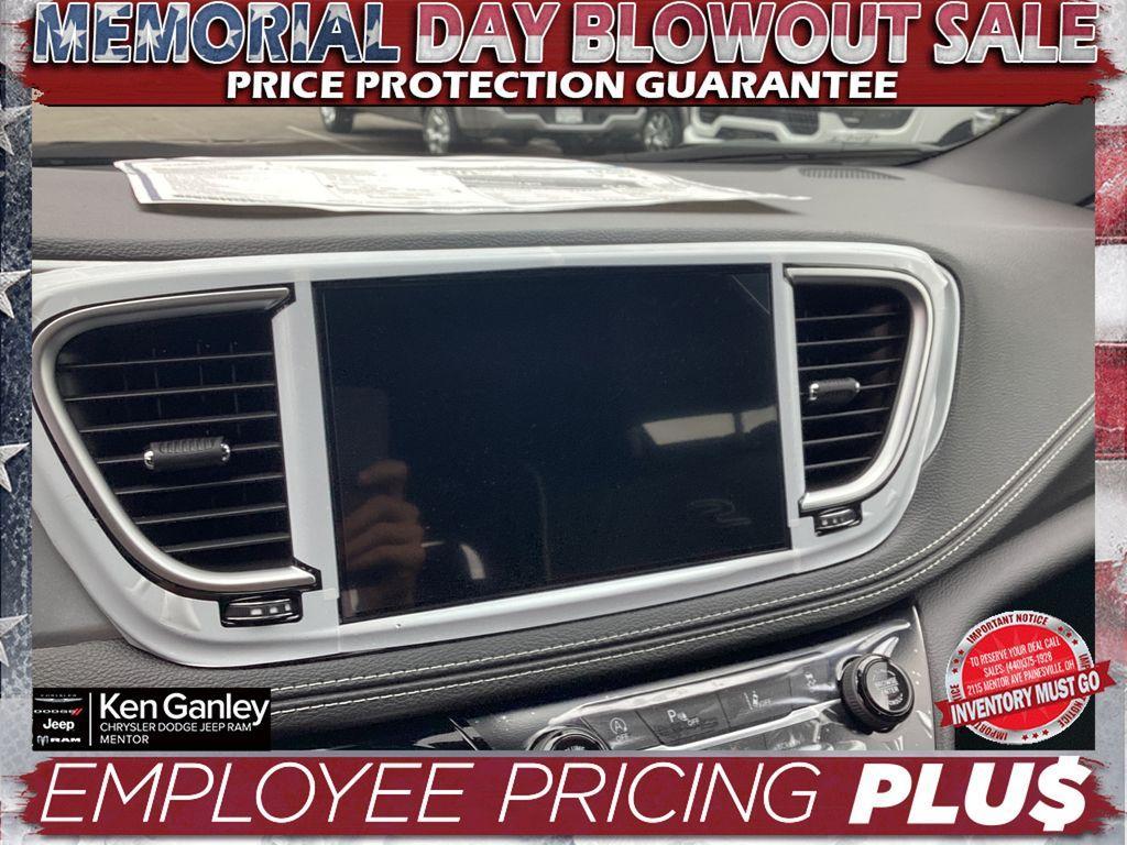 new 2025 Chrysler Pacifica car, priced at $56,229