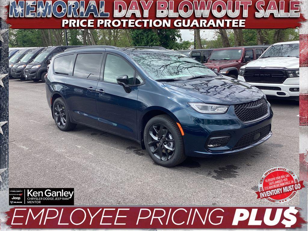 new 2025 Chrysler Pacifica car, priced at $56,229