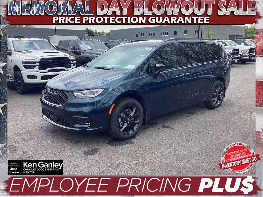 new 2025 Chrysler Pacifica car, priced at $56,229