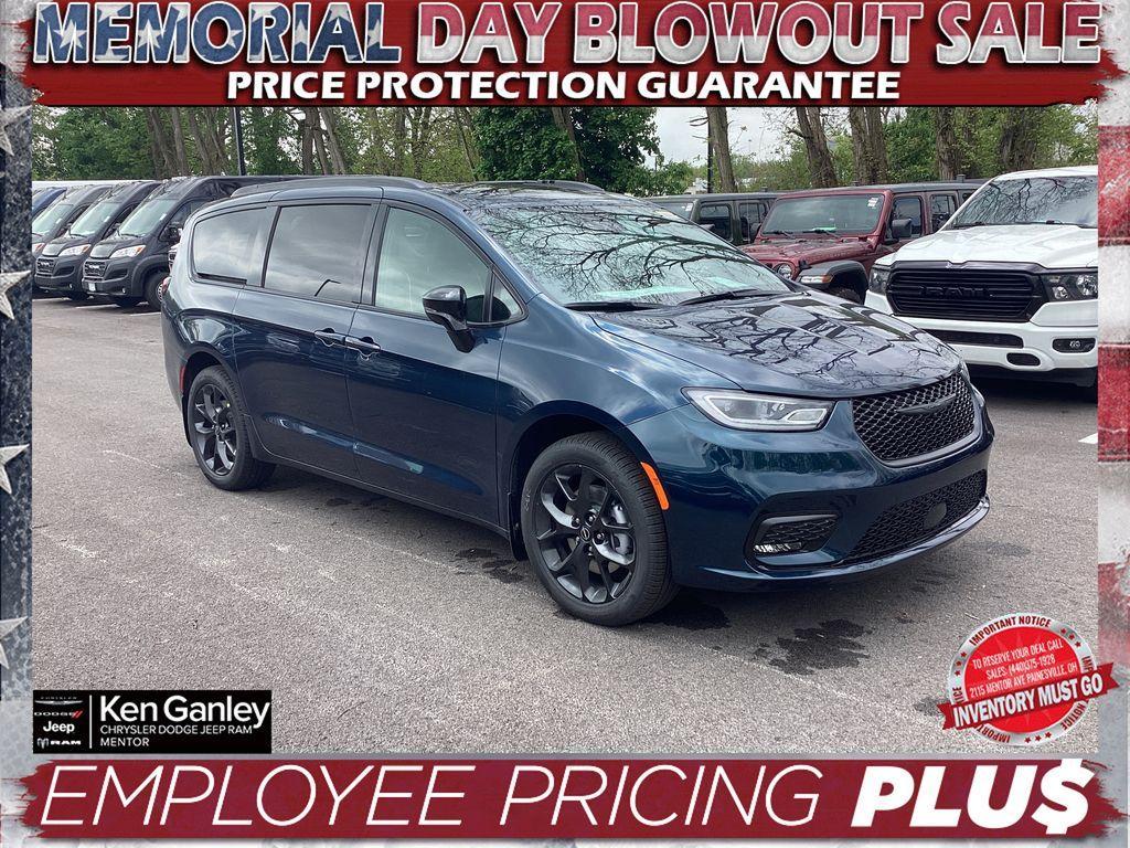 new 2025 Chrysler Pacifica car, priced at $56,229