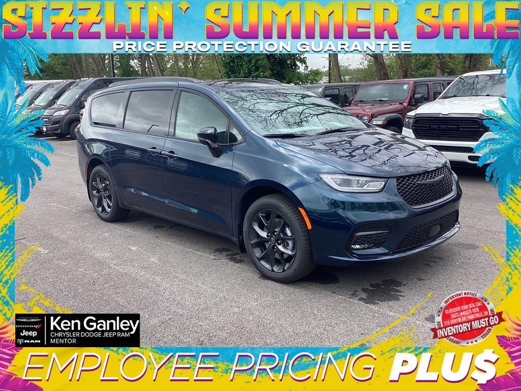 new 2025 Chrysler Pacifica car, priced at $53,487