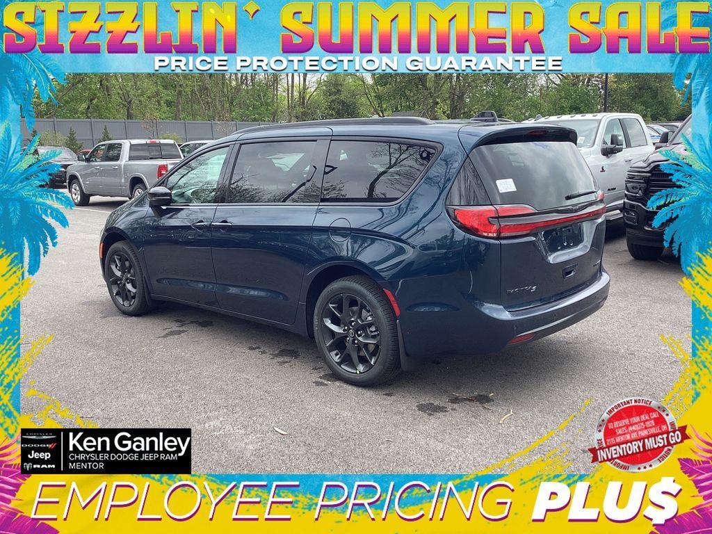 new 2025 Chrysler Pacifica car, priced at $53,487