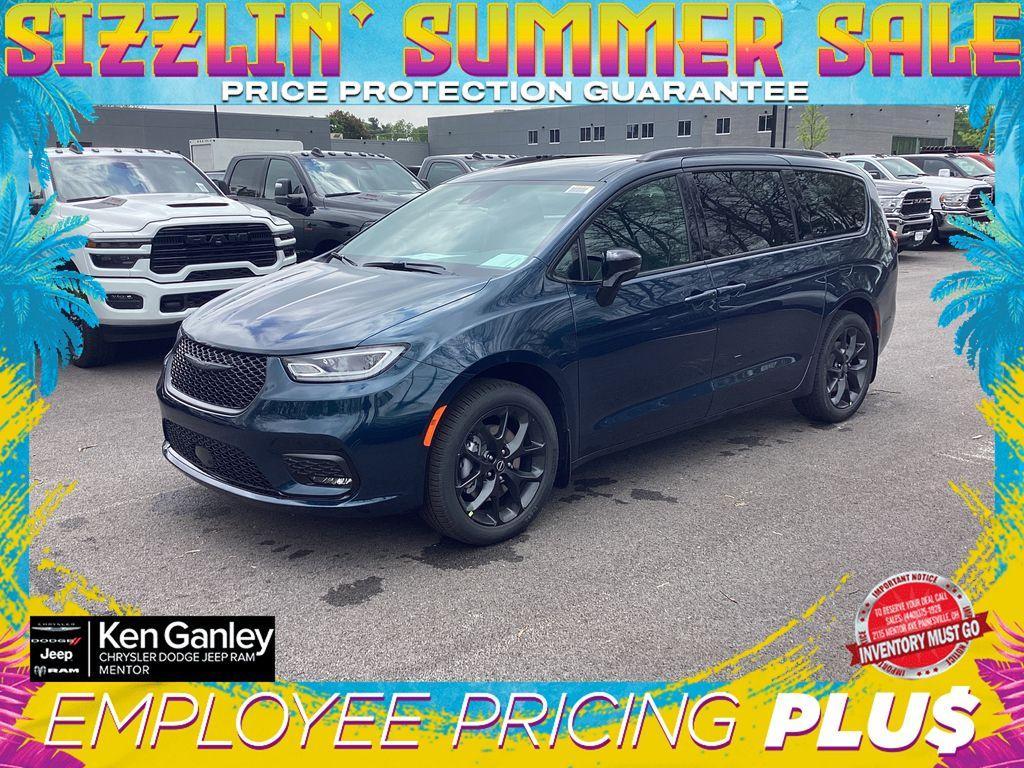 new 2025 Chrysler Pacifica car, priced at $53,487