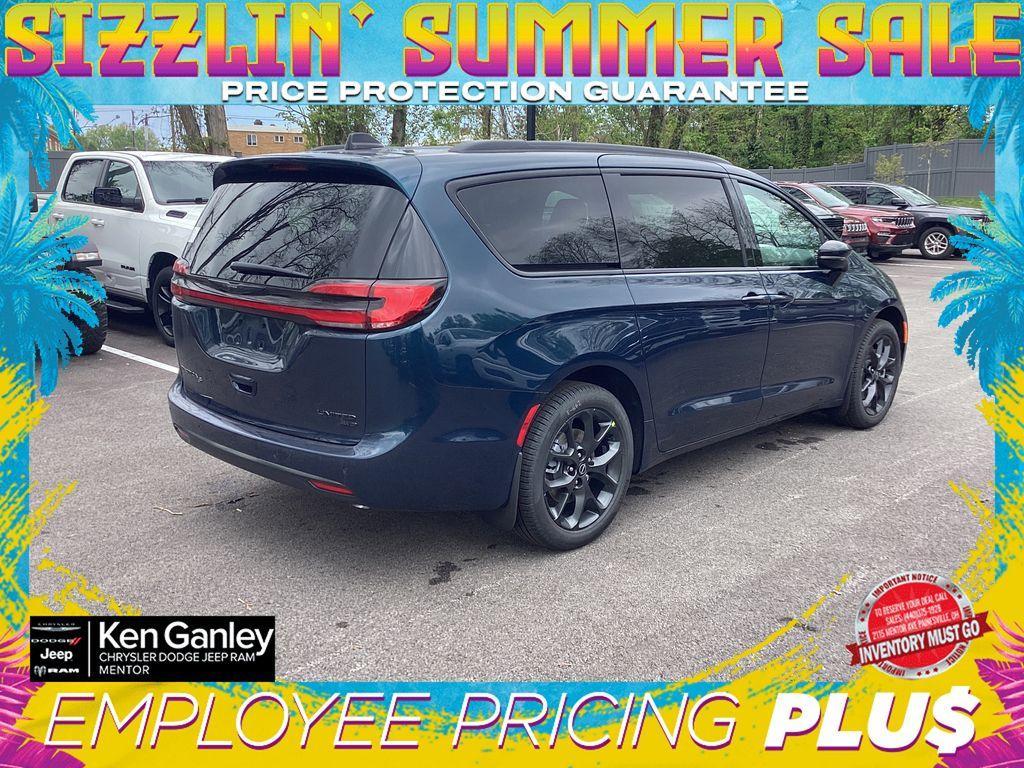 new 2025 Chrysler Pacifica car, priced at $53,487