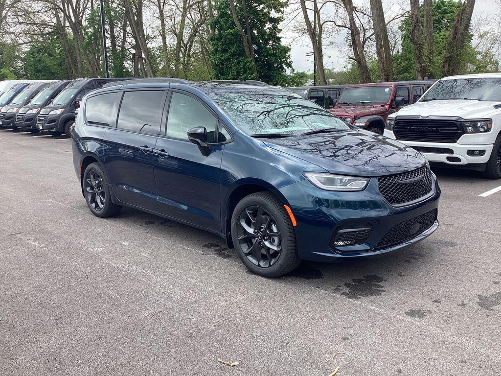 new 2025 Chrysler Pacifica car, priced at $53,487