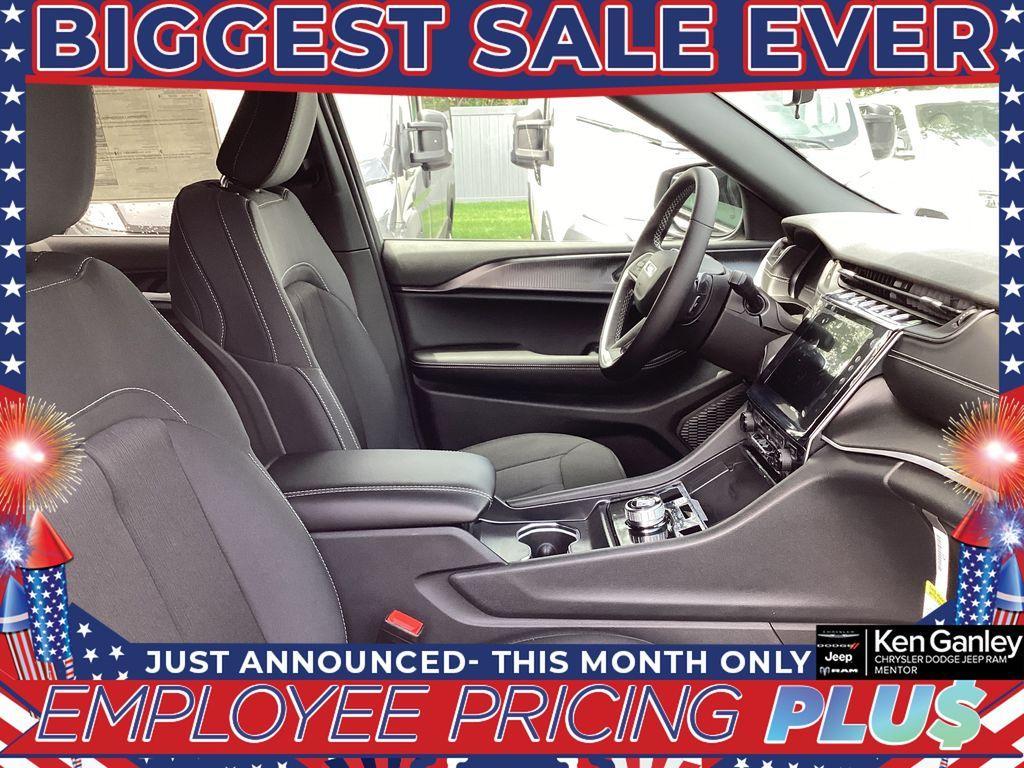 new 2025 Jeep Grand Cherokee car, priced at $38,814