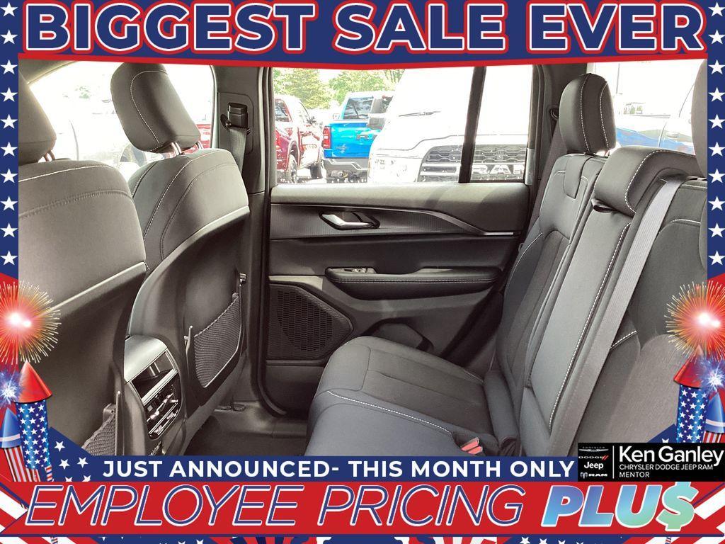 new 2025 Jeep Grand Cherokee car, priced at $38,814