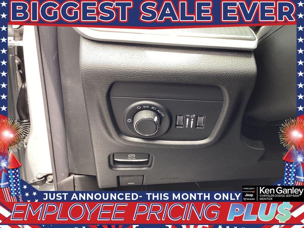 new 2025 Jeep Grand Cherokee car, priced at $38,814