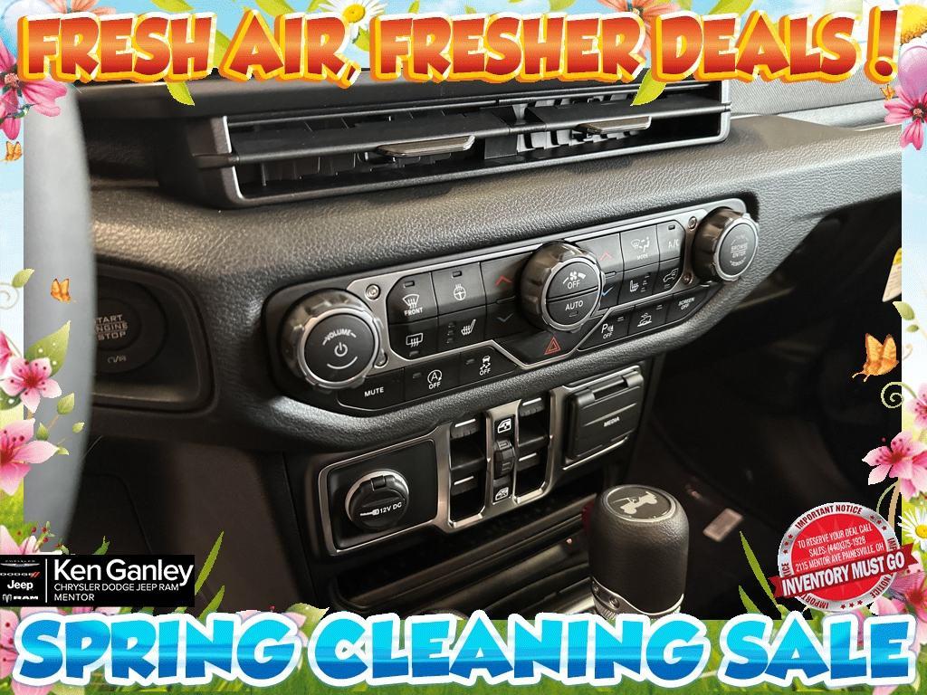 new 2025 Jeep Wrangler car, priced at $47,053