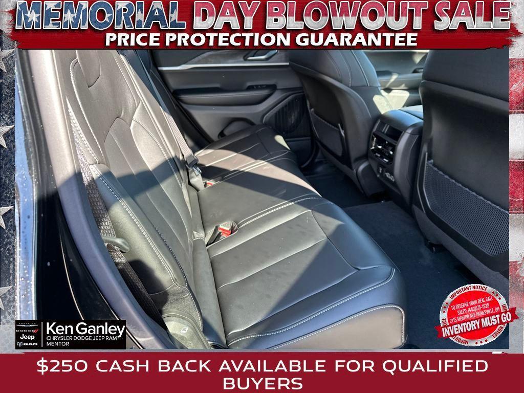 new 2025 Jeep Grand Cherokee car, priced at $41,986