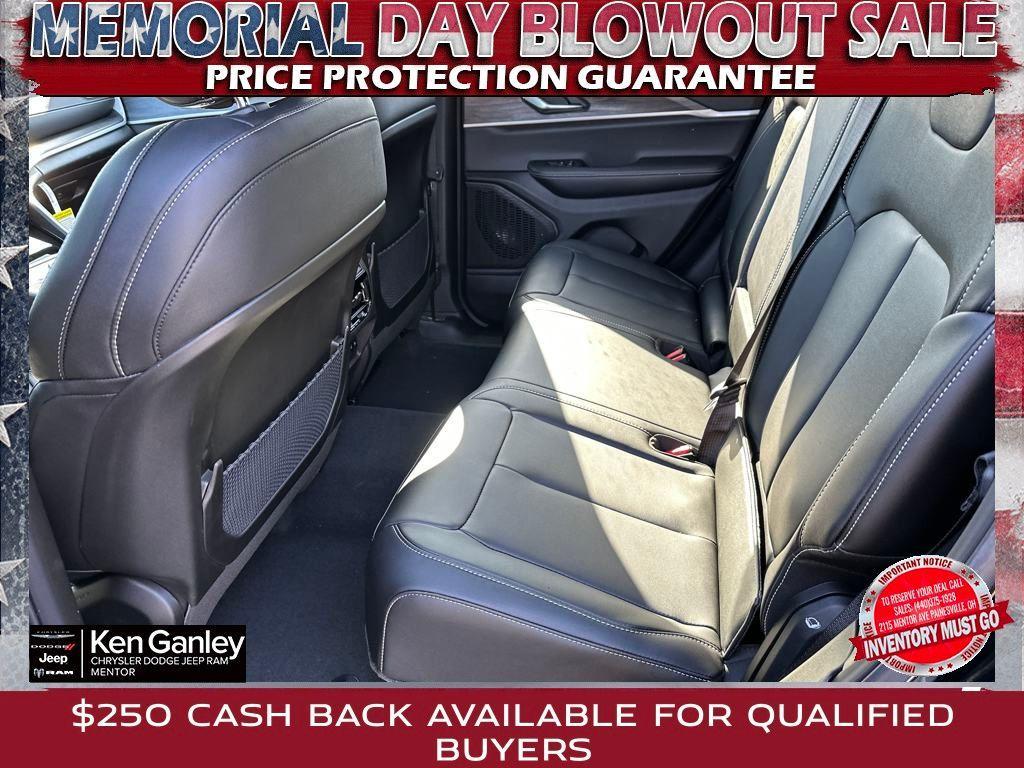 new 2025 Jeep Grand Cherokee car, priced at $41,986