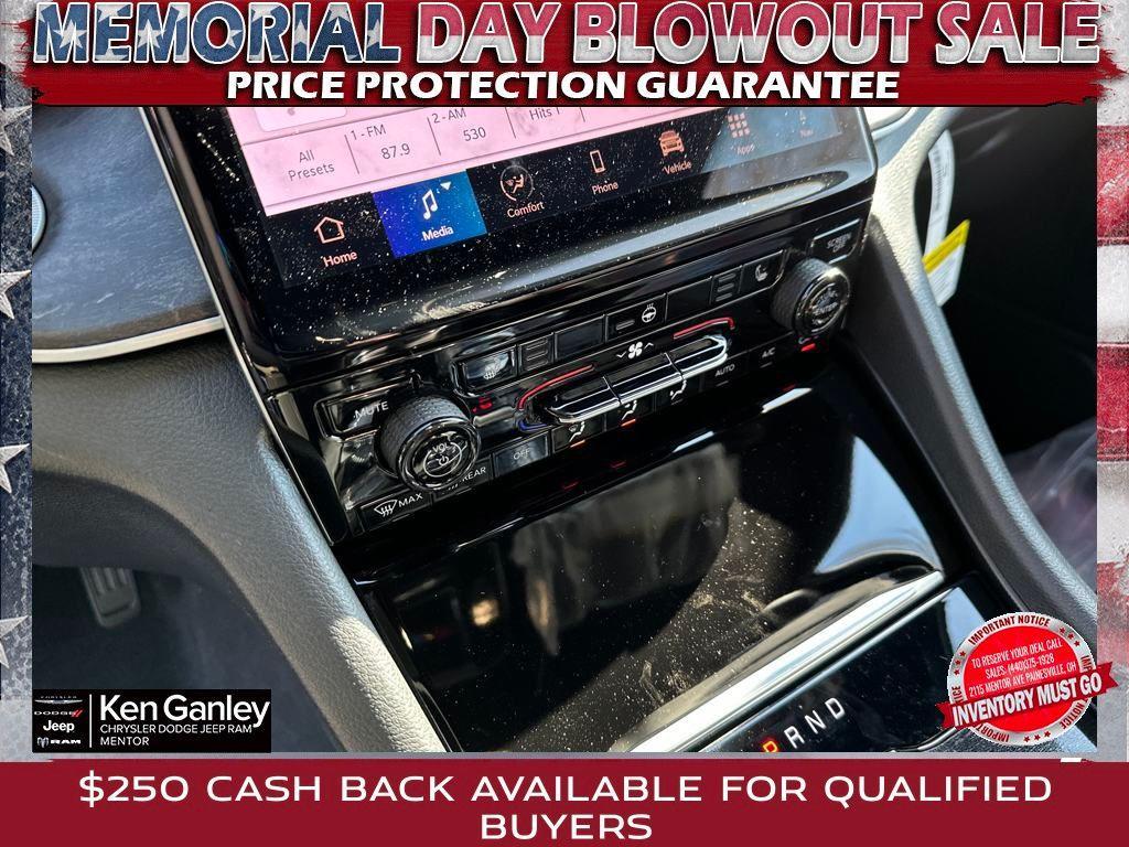 new 2025 Jeep Grand Cherokee car, priced at $41,986