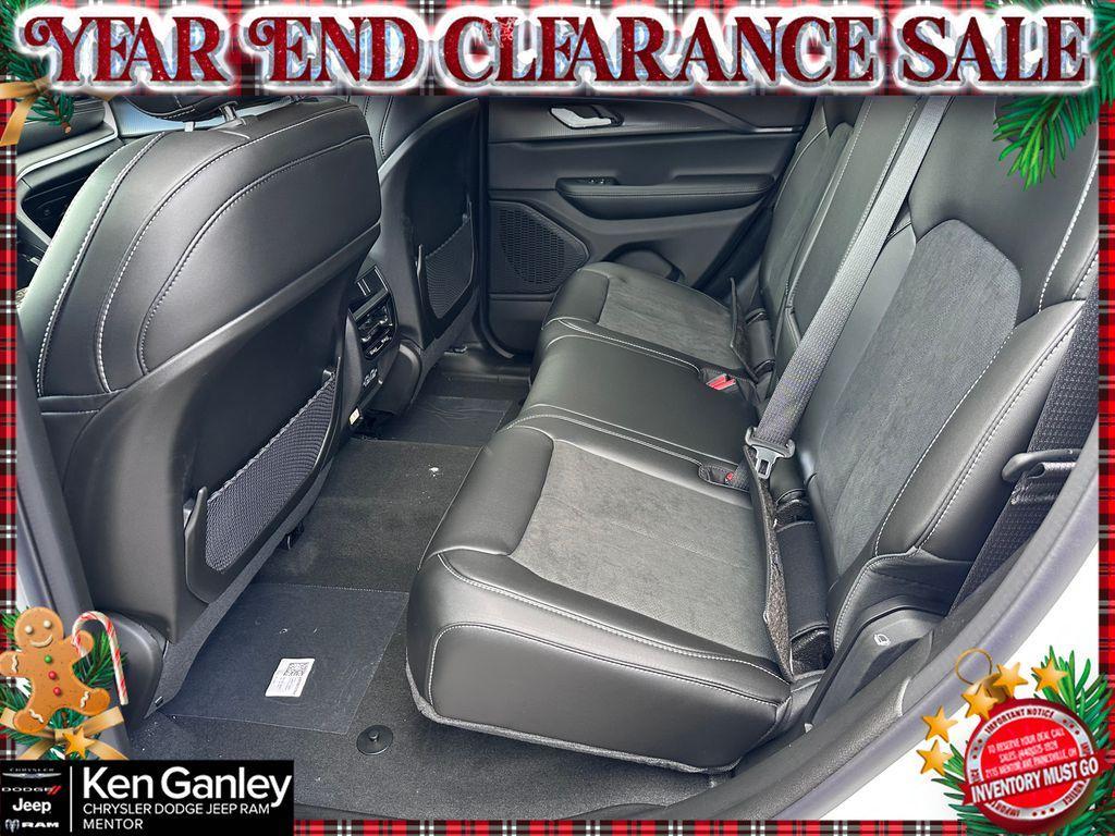 new 2025 Jeep Grand Cherokee car, priced at $37,322