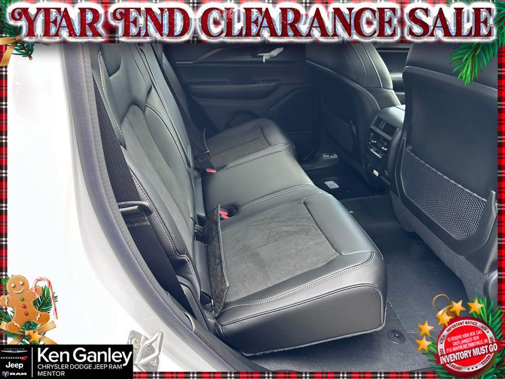 new 2025 Jeep Grand Cherokee car, priced at $37,322