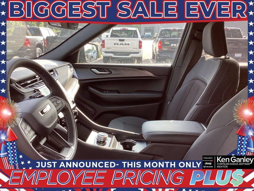 new 2025 Jeep Grand Cherokee car, priced at $38,064