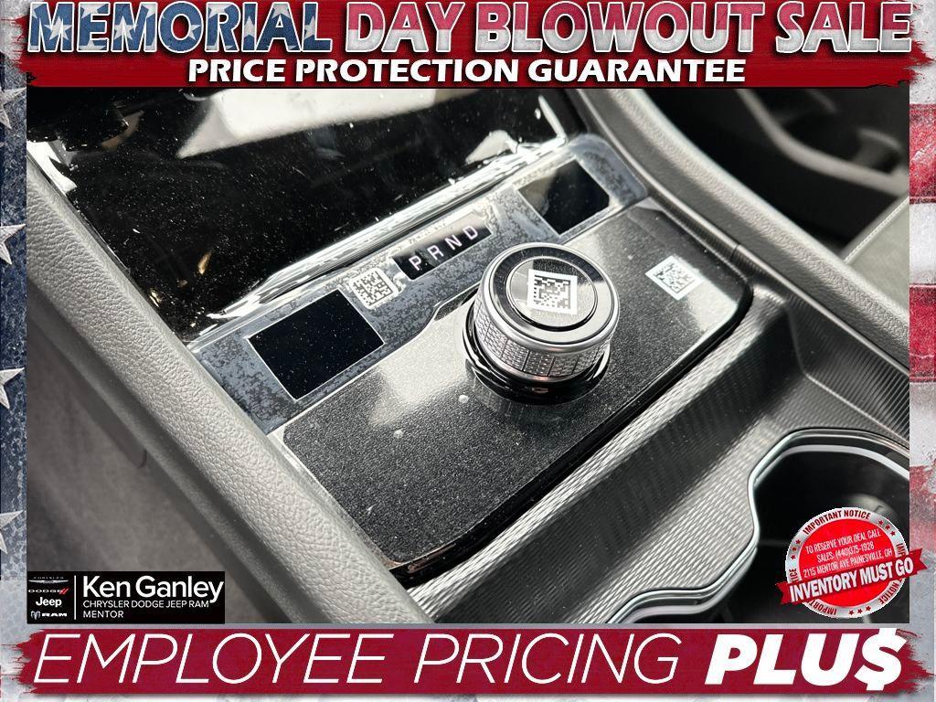 new 2025 Jeep Grand Cherokee car, priced at $42,250