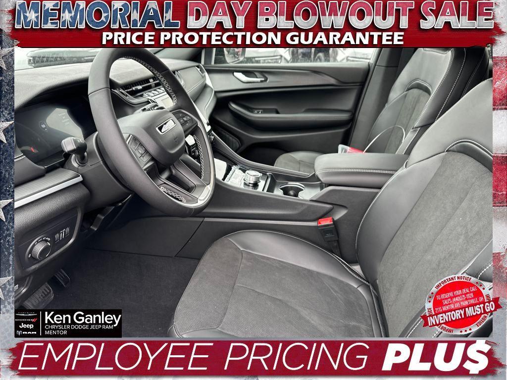 new 2025 Jeep Grand Cherokee car, priced at $42,250