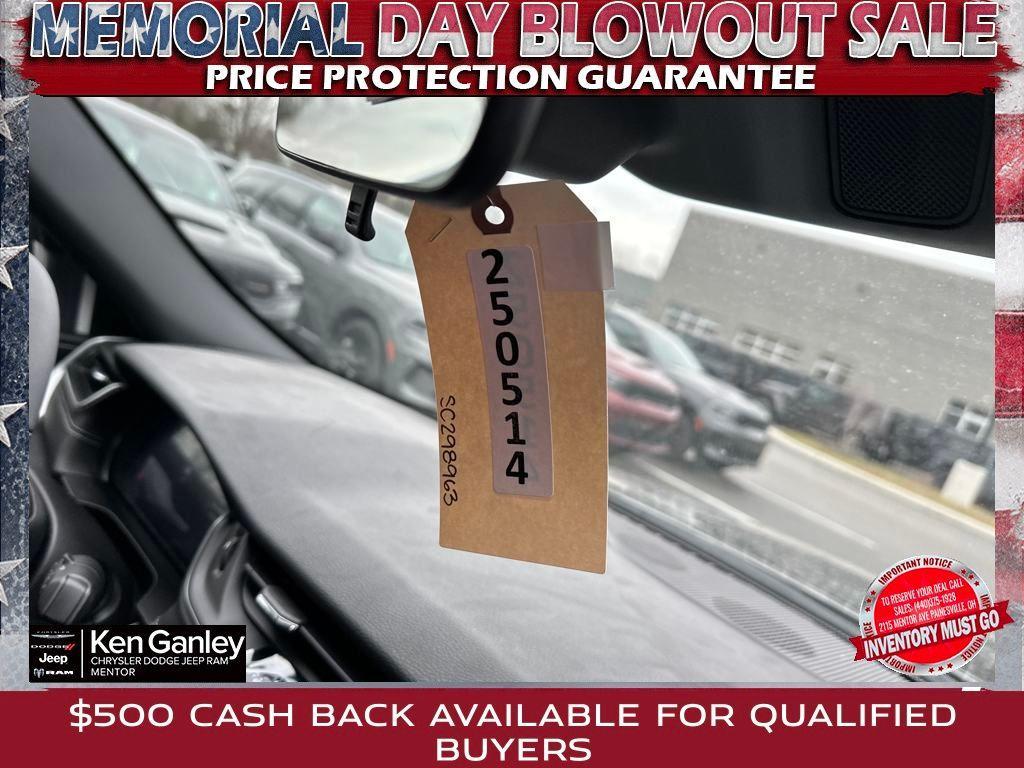 new 2025 Jeep Grand Cherokee car, priced at $42,250
