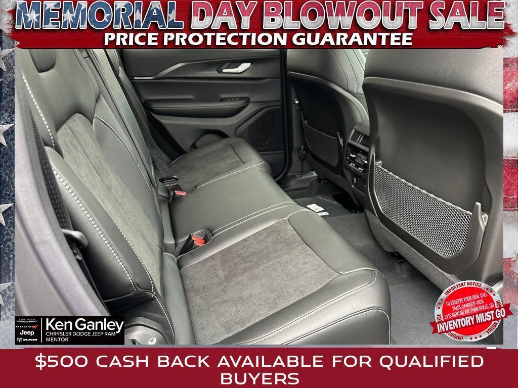 new 2025 Jeep Grand Cherokee car, priced at $42,250