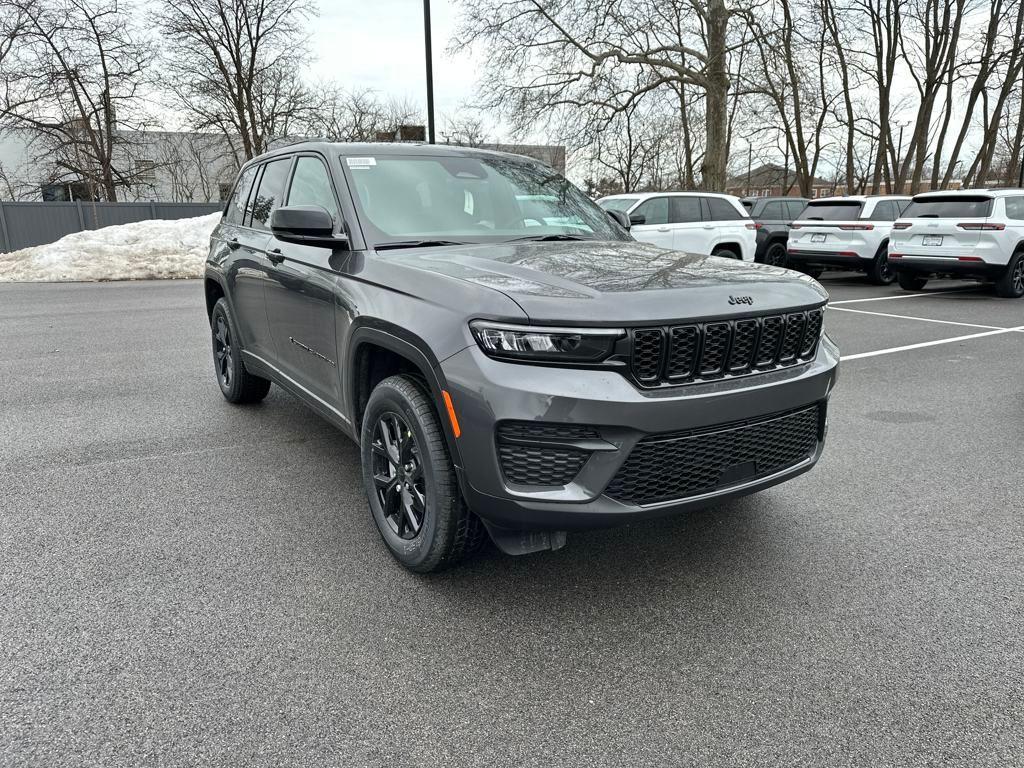 new 2025 Jeep Grand Cherokee car, priced at $42,250