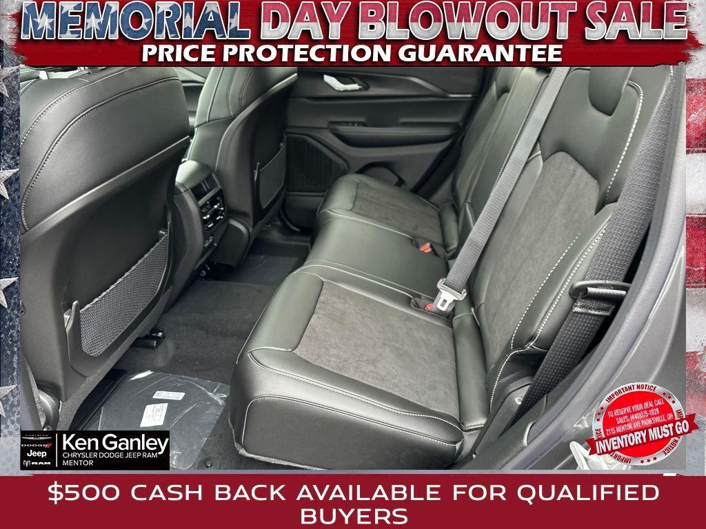 new 2025 Jeep Grand Cherokee car, priced at $42,250