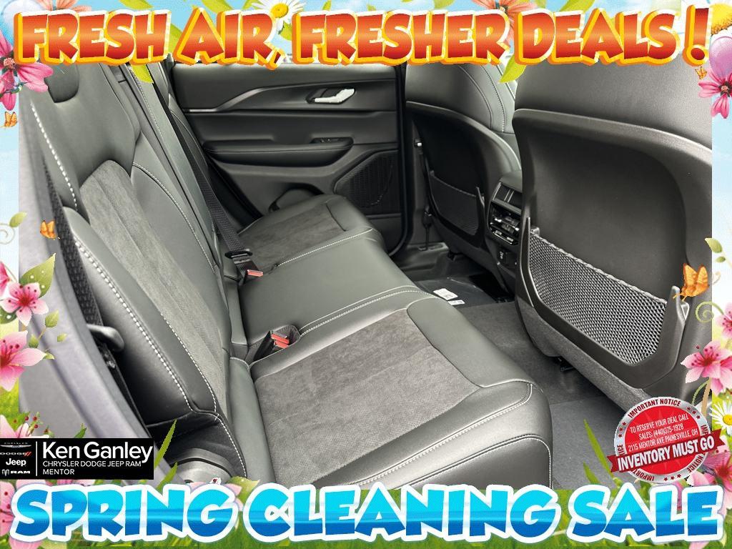 new 2025 Jeep Grand Cherokee car, priced at $40,854