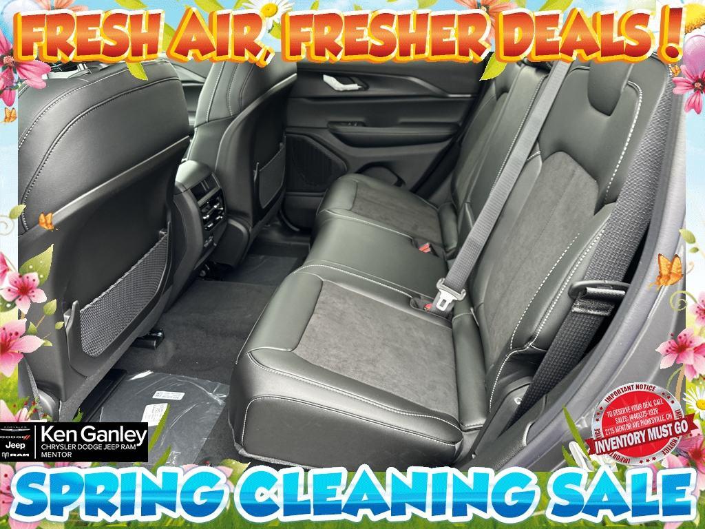 new 2025 Jeep Grand Cherokee car, priced at $40,854