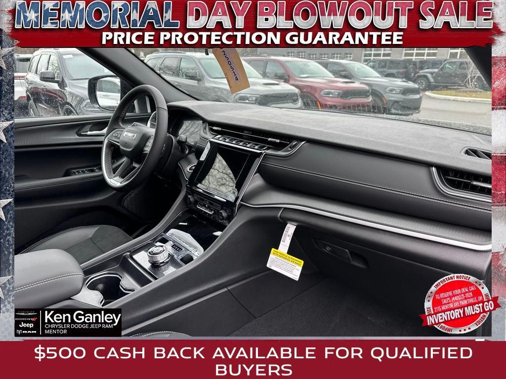 new 2025 Jeep Grand Cherokee car, priced at $42,250