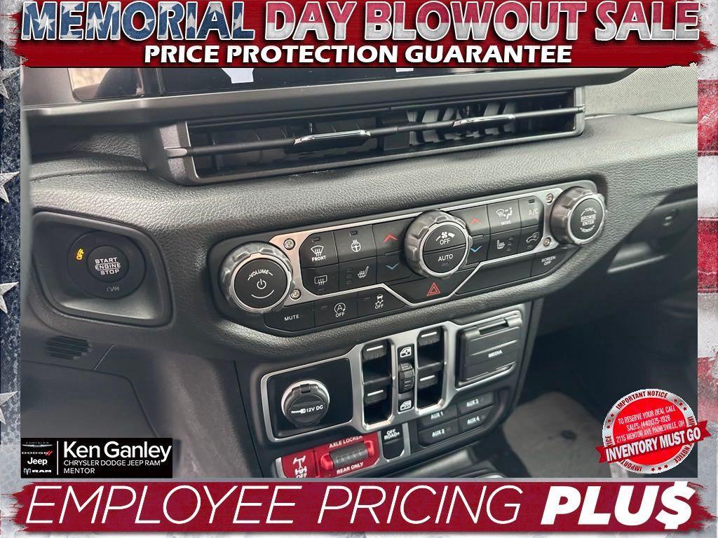 new 2025 Jeep Wrangler car, priced at $45,490