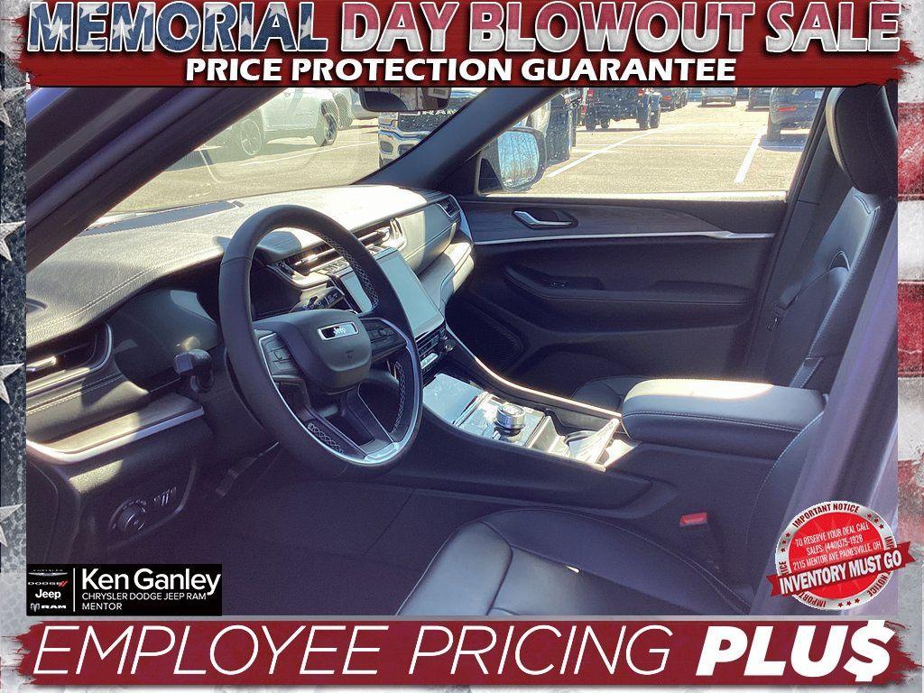 new 2025 Jeep Grand Cherokee car, priced at $41,986